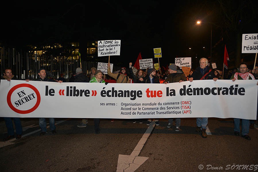 le libre echange tue la democratie
